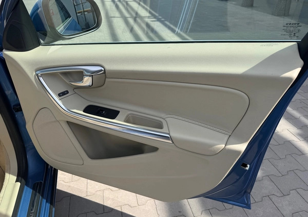 Volvo V60 cena 52900 przebieg: 194402, rok produkcji 2016 z Ciechanów małe 704